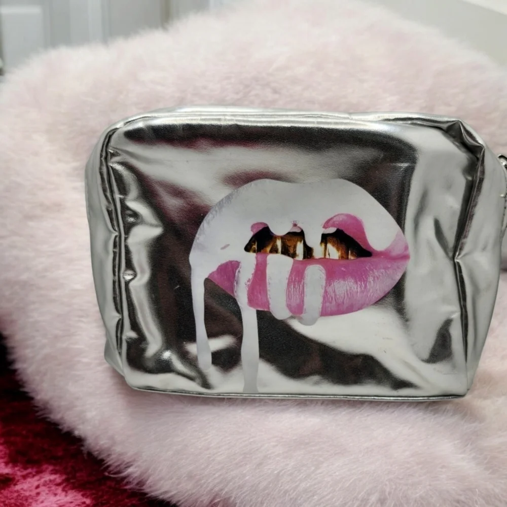 NIB Bundle Kylie Cosmetics 2 Lipstick Bundle-Free Kylie Bag - Picture 7 of 9